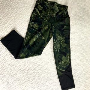 Old Navy Active Go-Dry Cropped Pants